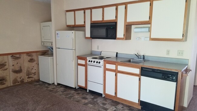 Building Photo - 1 bedroom, unfurnished walk-in condo at Fa...