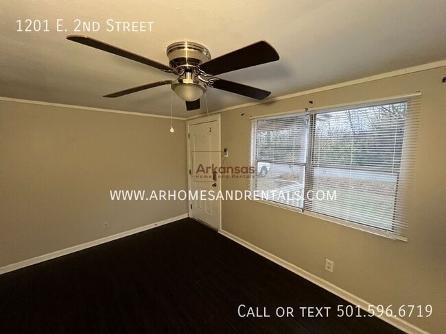 Building Photo - 1201 E 2nd St