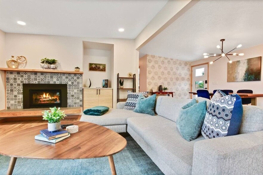 Building Photo - 3909 W Normandie Dr