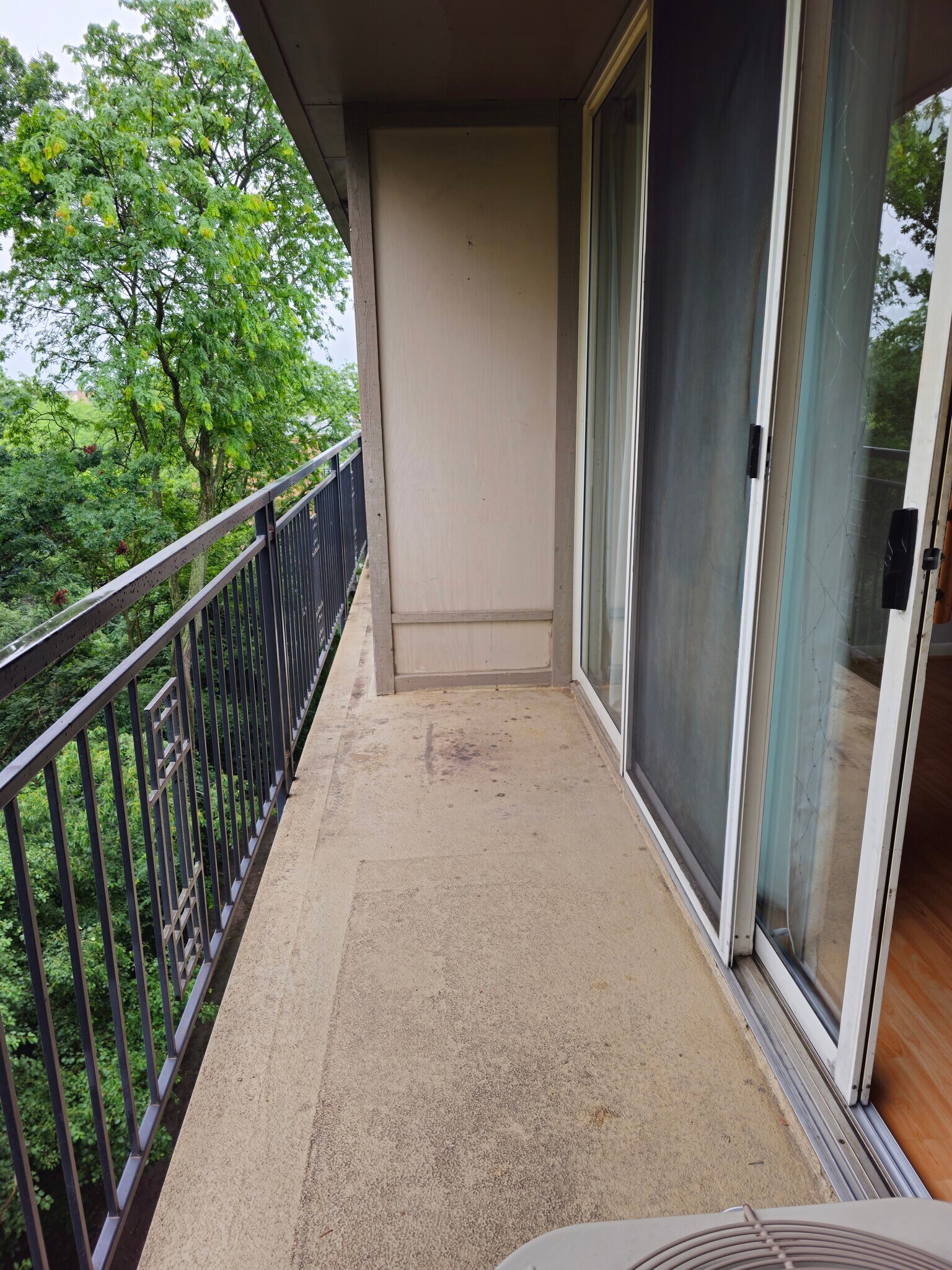 Building Photo - 5820 Oakwood Dr