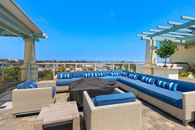 Building Photo - Super Spacious Cortez Hill 2-Bedroom at Discovery! Small Pet Ok!