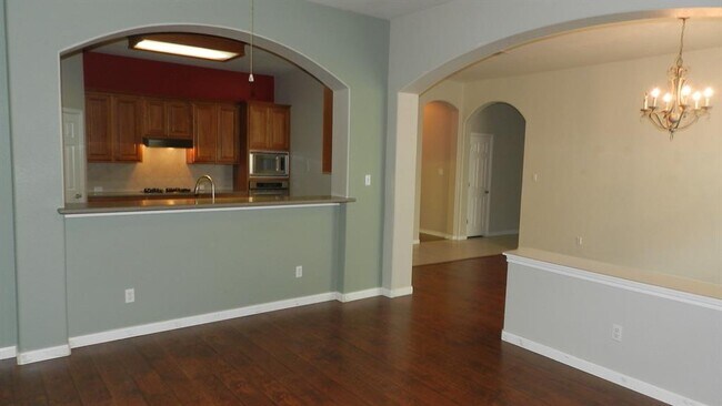 Building Photo - 613 Hickory Run Dr