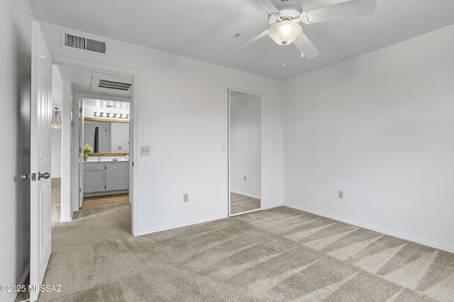 Building Photo - 5751 N Kolb Rd