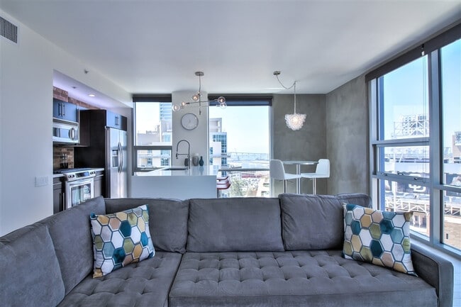 Building Photo - East Village 13th floor condo with panoramic views