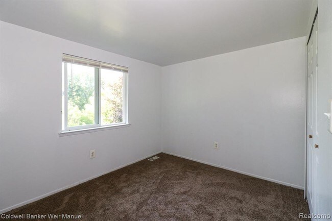 Building Photo - 44543 Savery Dr