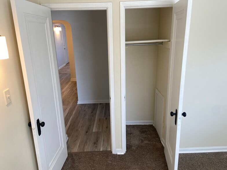 Building Photo - 530 Hadley Ave