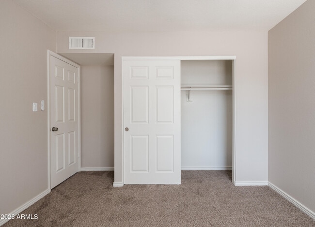 Building Photo - 4916 E Pershing Ave