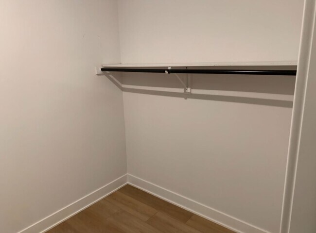 Building Photo - Modern Large 1 BED 1.5 BATH in Port Richmond!