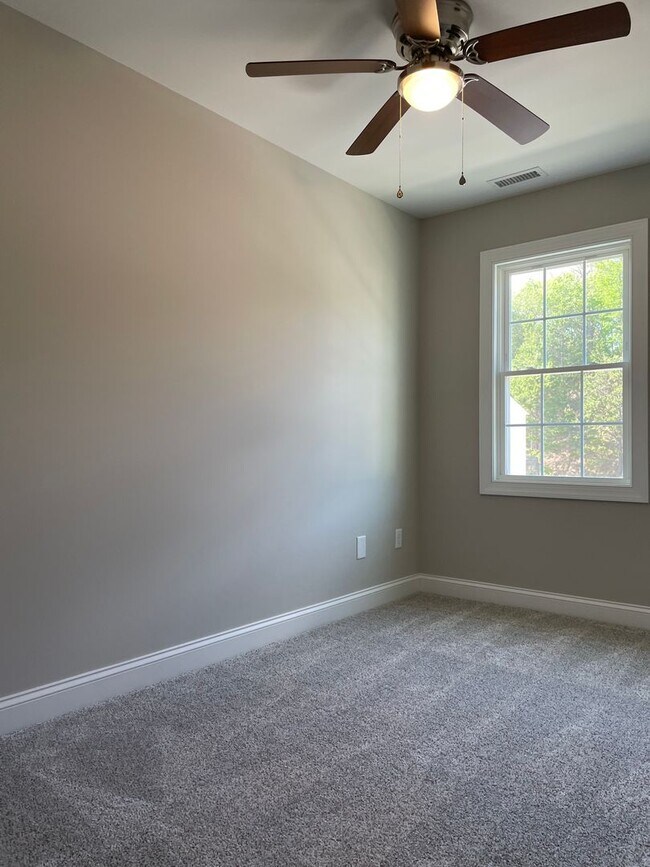 Building Photo - 3927 Newhall Dr NW