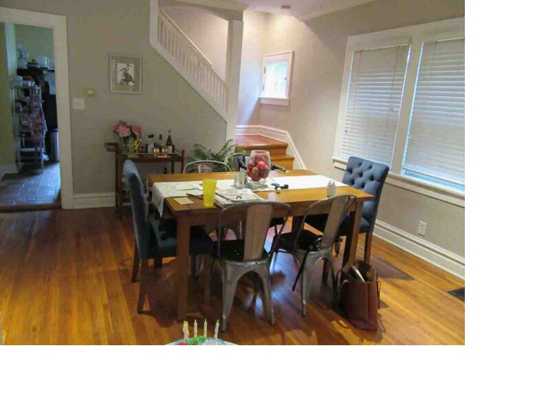Dining area - 1241 Bruck St