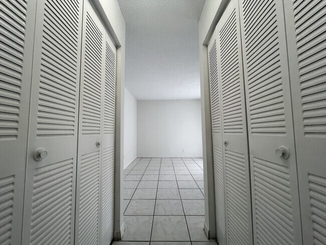 Building Photo - 3399 Foxcroft Rd