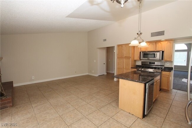 Building Photo - 6605 Vicuna Dr