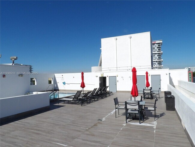 Building Photo - 2740 SW 28th Terrace