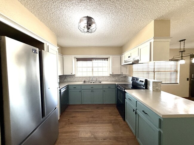 Building Photo - 1654 Ponderosa Rd