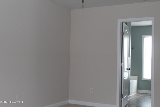 Building Photo - 306 Saratoga Ln