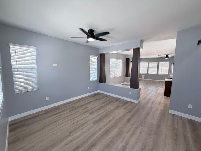 Building Photo - 3028 W Cavalry Dr