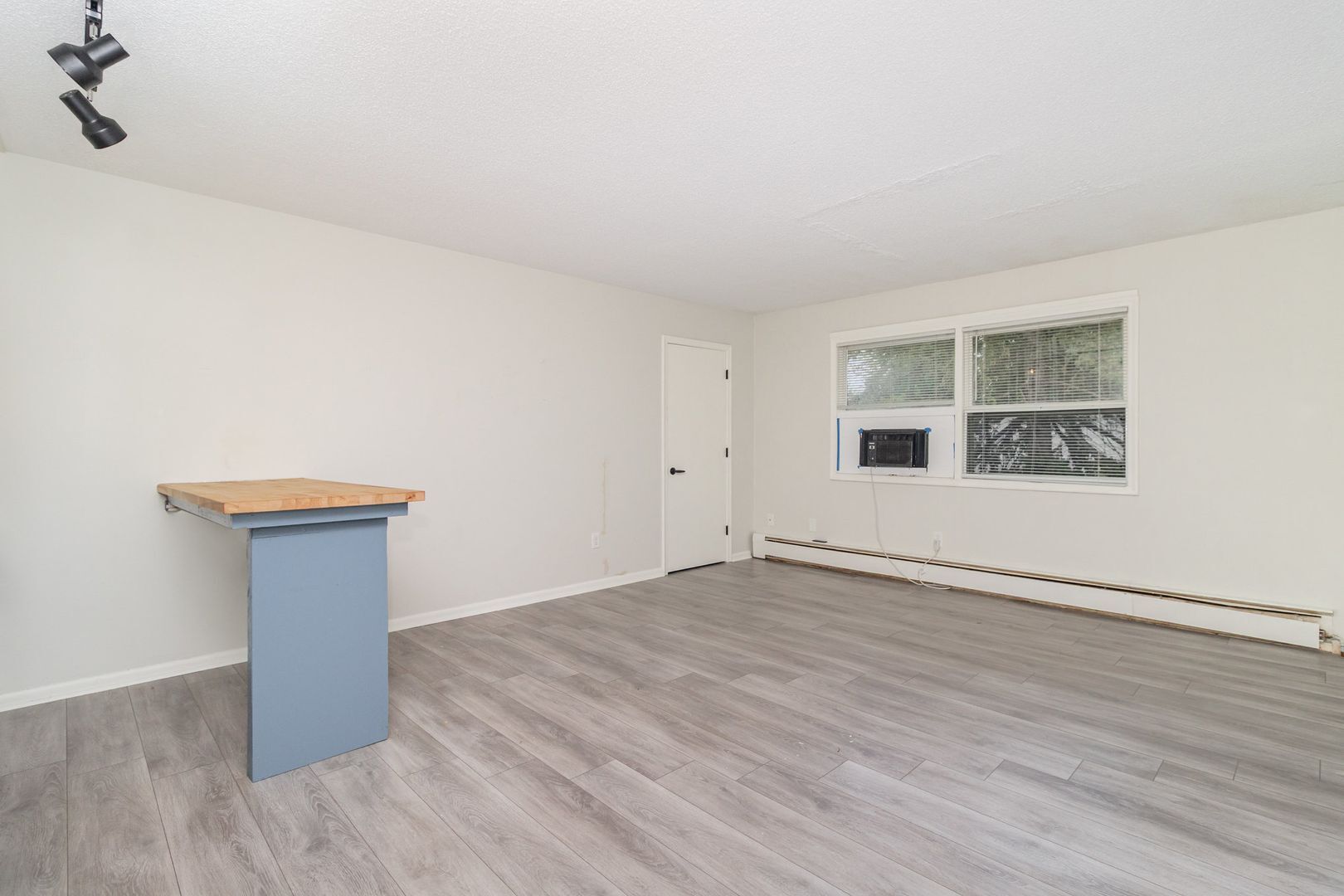 Building Photo - 2009 Commerce Blvd