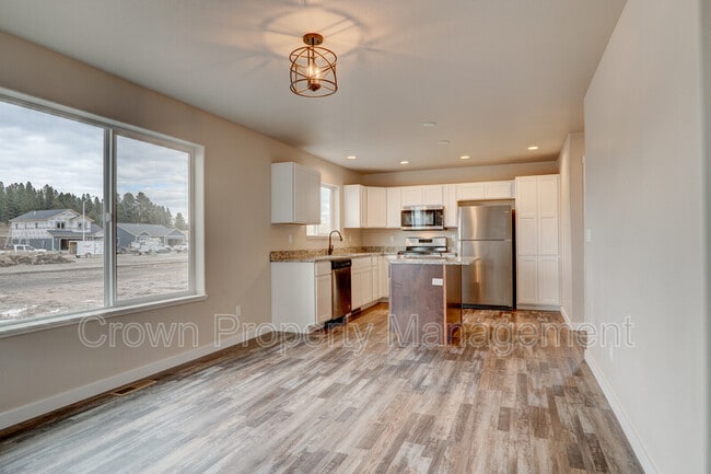 Building Photo - 517 Sparrow Rd