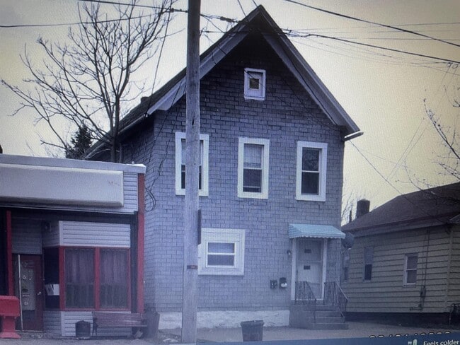 Building Photo - 233 E 12th St