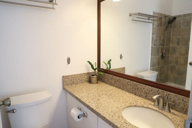 Building Photo - 95-341-341 Mahapili Ct