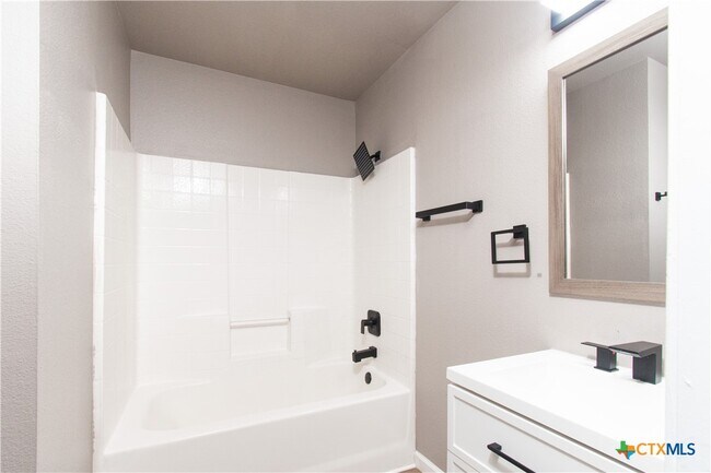Building Photo - 4004 Bull Run Dr