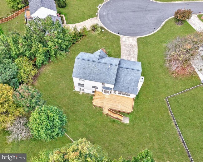 Building Photo - 18865 Crossroads Ct