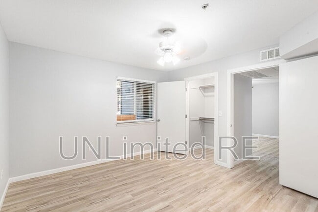 Building Photo - 1385 W University Ave