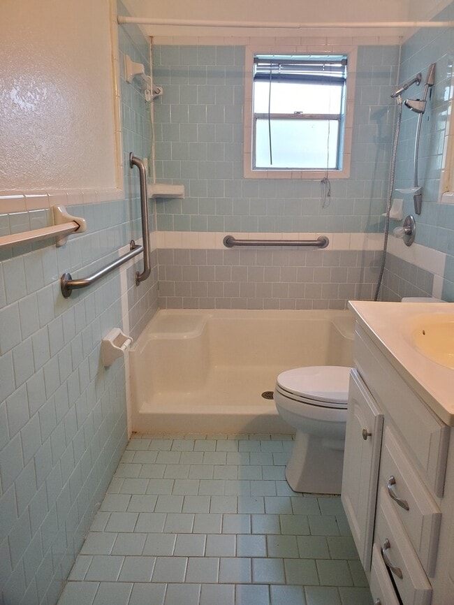 Building Photo - 1421 W Madison Ave