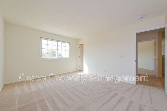 Building Photo - 10376 Dunsford Dr