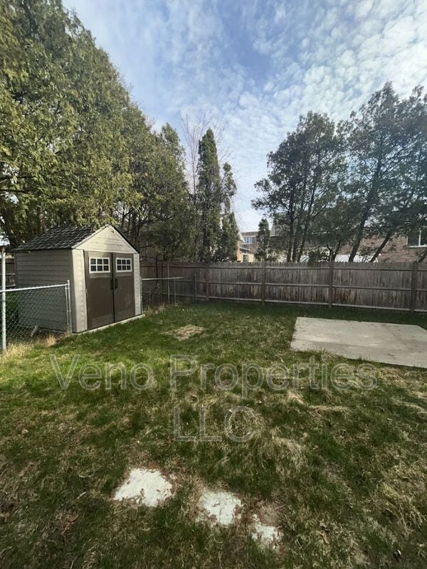 Building Photo - 32 Russell Rd