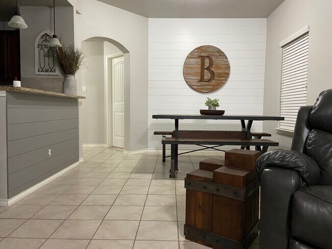 Building Photo - 1087 Decker Dr