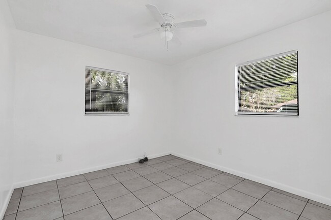 Building Photo - 2/1 First Floor Unit in Titusville for rent