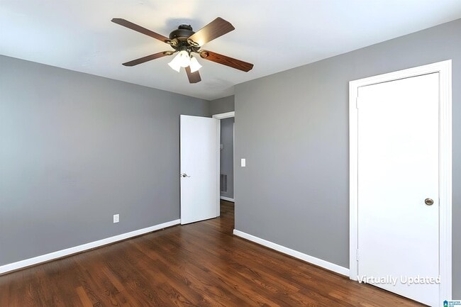 Building Photo - 8708 Sunset Dr
