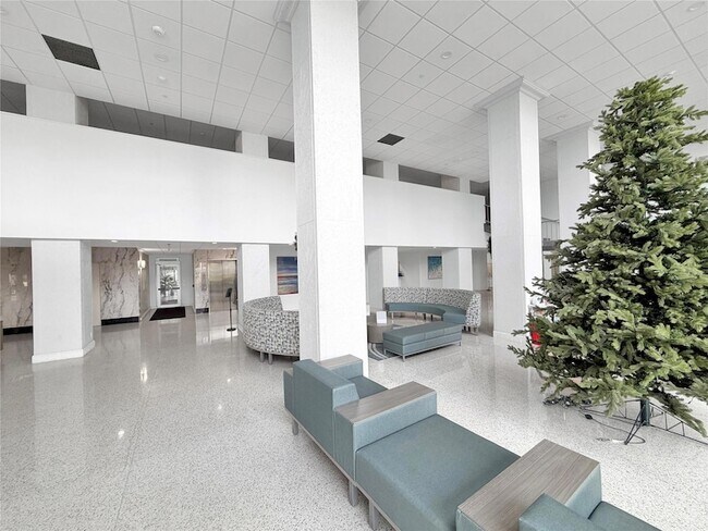 Building Photo - 405 N Ocean Blvd