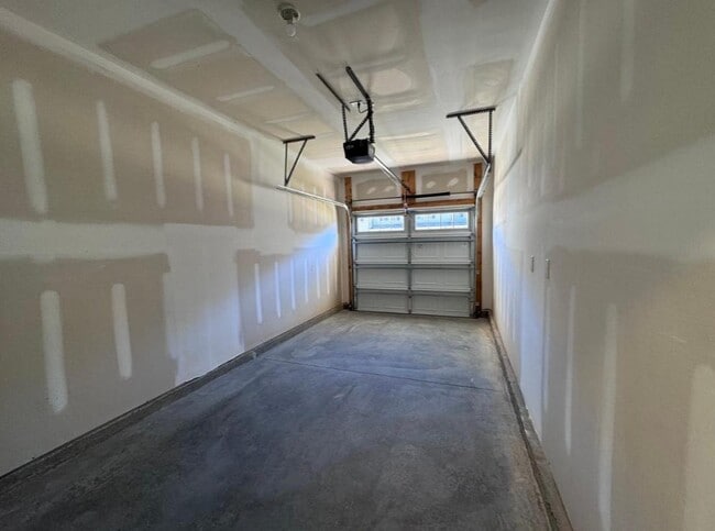 Building Photo - 824 Pryor St