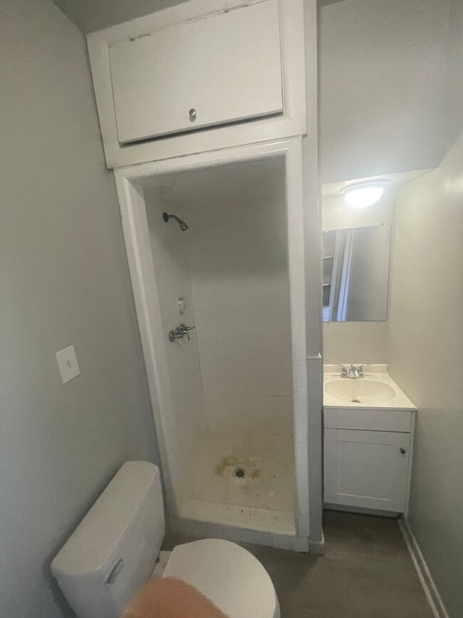 Building Photo - 3 bedroom, 2 bath