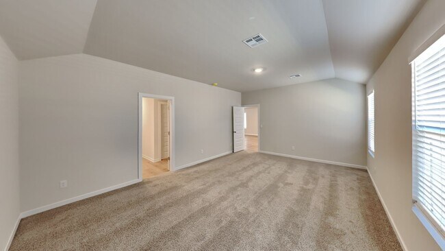 Building Photo - Beautiful and Spacious 4 Bedroom Home in M...
