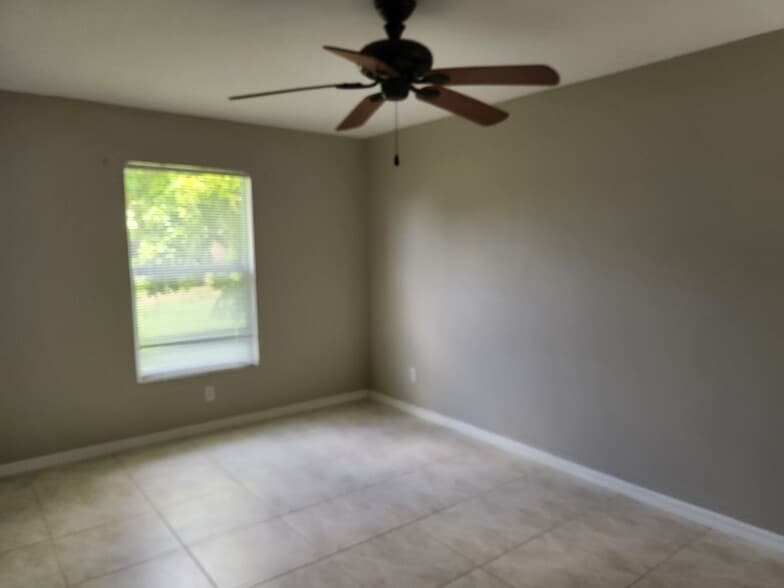 Building Photo - BEAUTIFUL 3 BR / 2 BA HOME AVAILABLE IN MIRROR LAKES