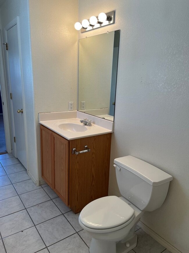 Building Photo - Cozy 3 Bedroom 2 Bathroom Home In The NW!