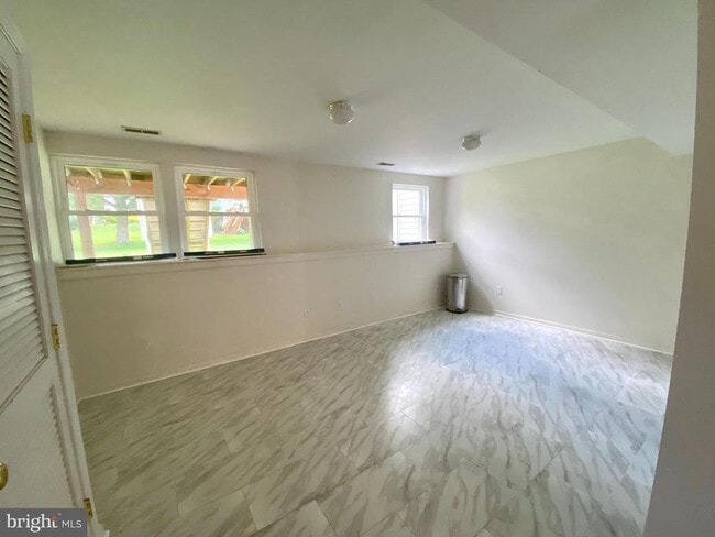 Building Photo - 108 Monet Cir