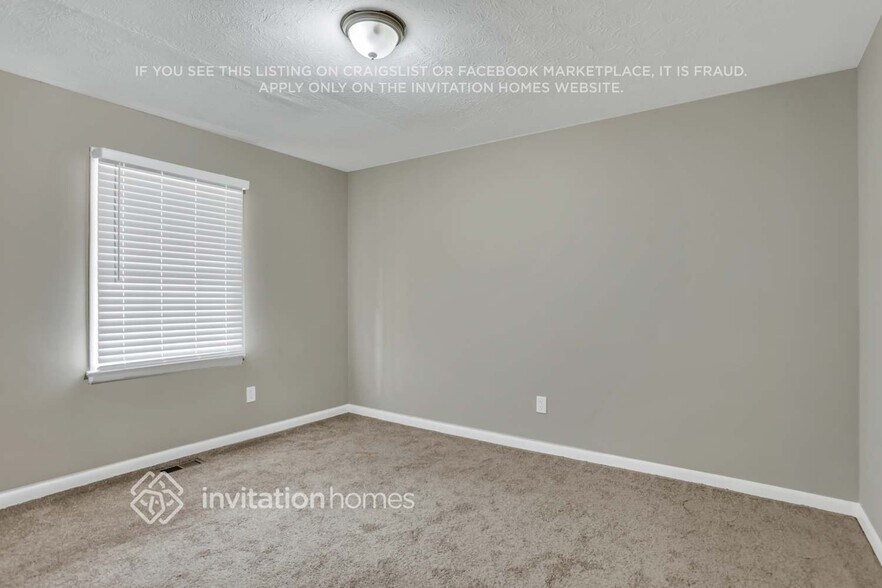 Building Photo - 3724 Manhattan Dr