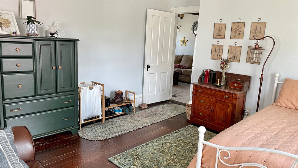 Bedroom 1 - 401 Laurel St W