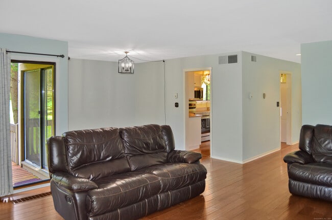 Building Photo - 106 Mallard Dr
