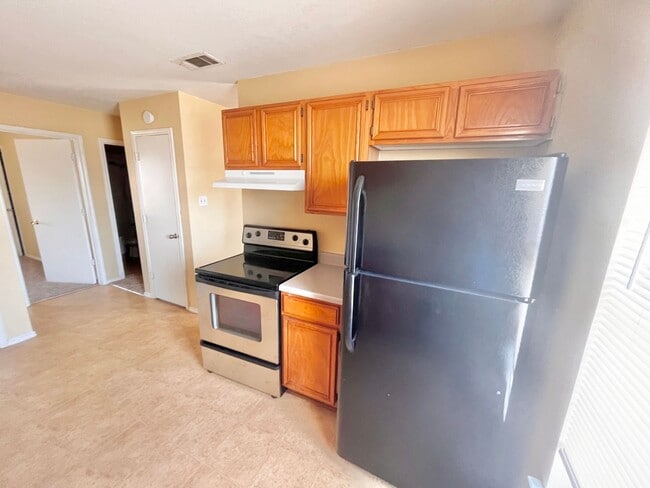 Building Photo - 1703 Benttree Dr Unit C