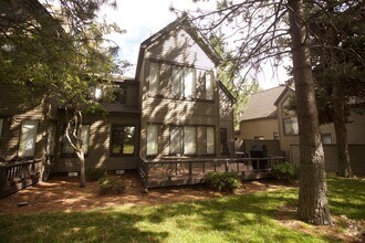 Building Photo - Furnished Seasonal Rental Through April 20...