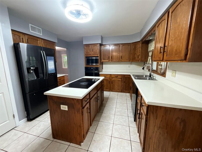 Building Photo - 22 Dogwood Dr