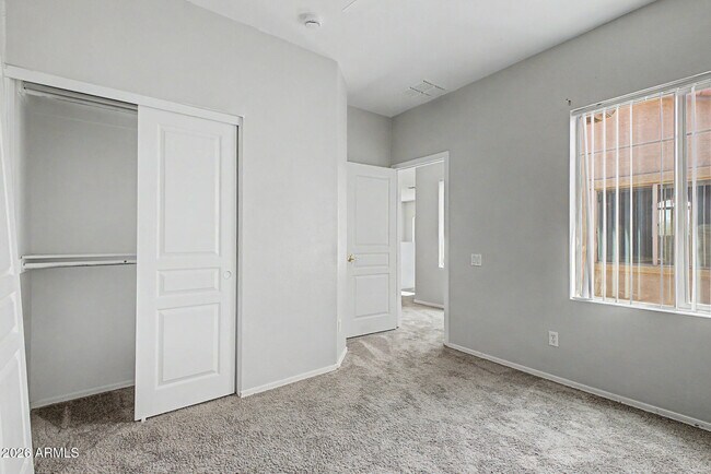 Building Photo - 9442 W Palm Ln