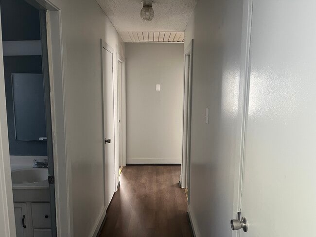 Building Photo - 209 Laurel St