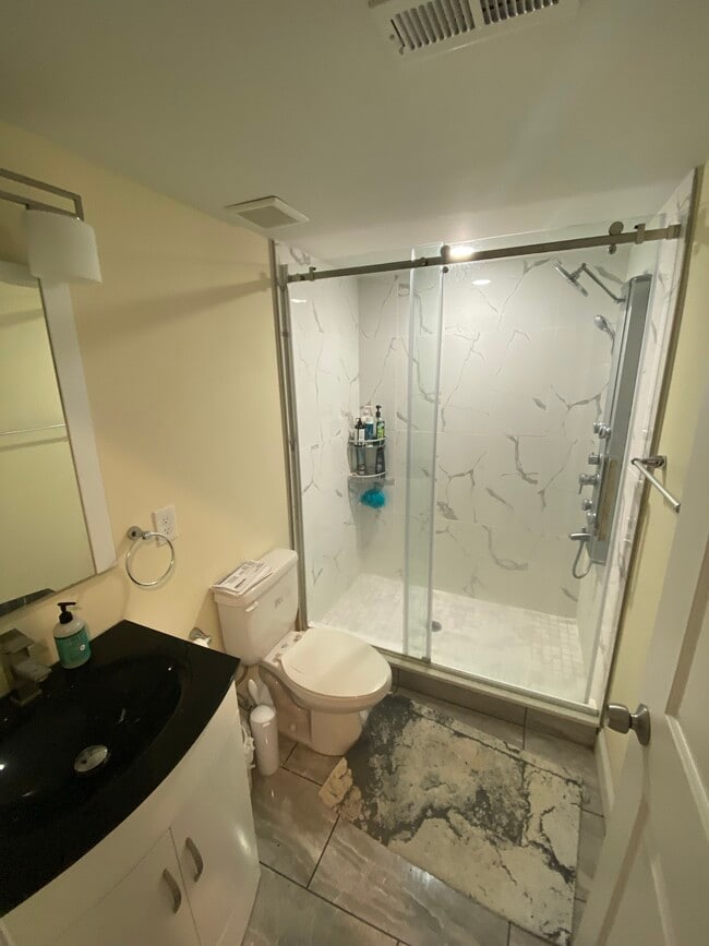 Building Photo - 1526 W Stiles St