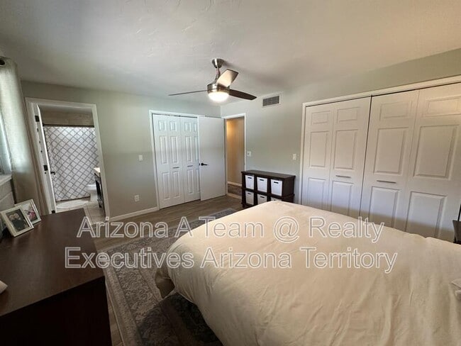 Building Photo - 7740 E Manor Pl